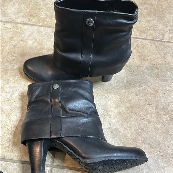 BCBG Black Heeled Boots with Slouchy Design - Picture 1 of 8